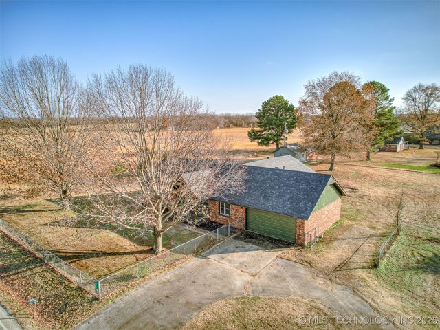 10754 E 530 Road, Claremore, OK 74019