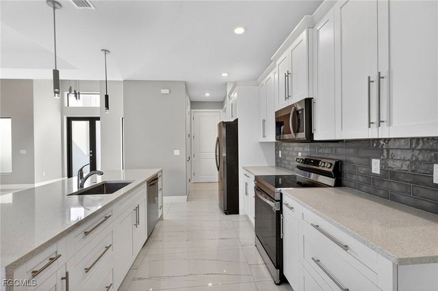 1517 SW 28th TER, Cape Coral, FL 33914