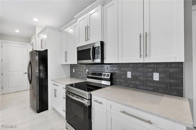 1517 SW 28th TER, Cape Coral, FL 33914