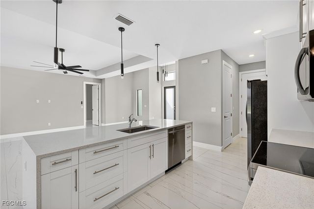 1517 SW 28th TER, Cape Coral, FL 33914