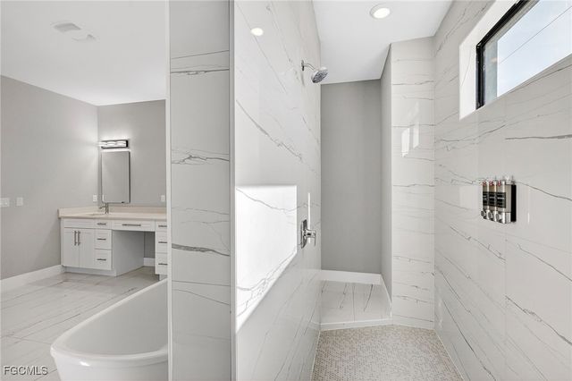 1517 SW 28th TER, Cape Coral, FL 33914