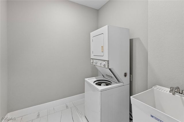 1517 SW 28th TER, Cape Coral, FL 33914