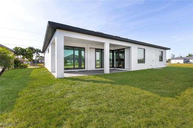 1517 SW 28th TER, Cape Coral, FL 33914