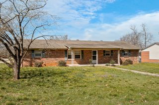 787 Clover Hill Dr, Cookeville, TN 38501