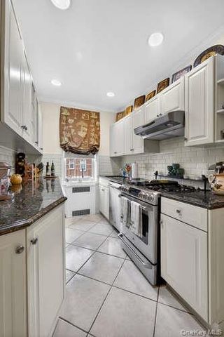 24 Hamilton Place F-1, Garden City, NY 11530