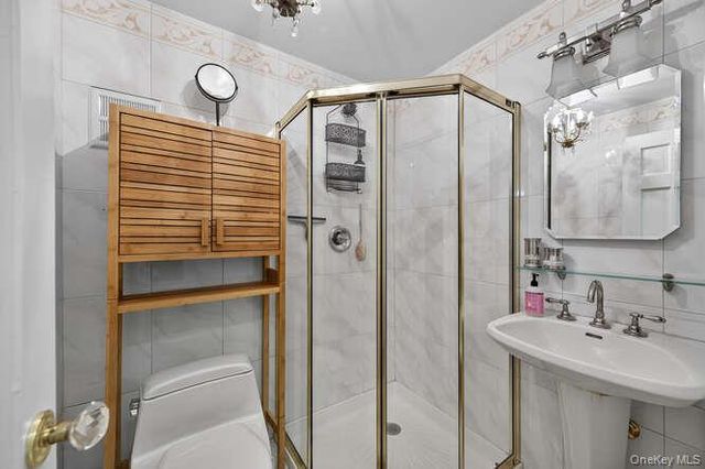 24 Hamilton Place F-1, Garden City, NY 11530