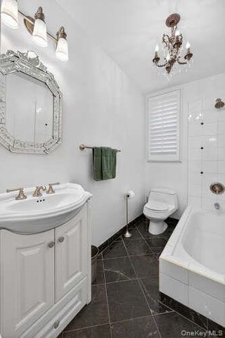 24 Hamilton Place F-1, Garden City, NY 11530