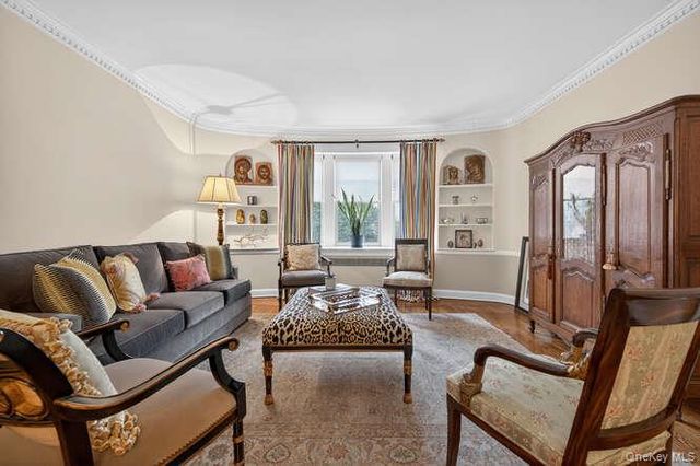 24 Hamilton Place F-1, Garden City, NY 11530