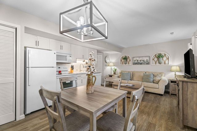 680 Fall Creek Drive 3, Branson, MO 65616