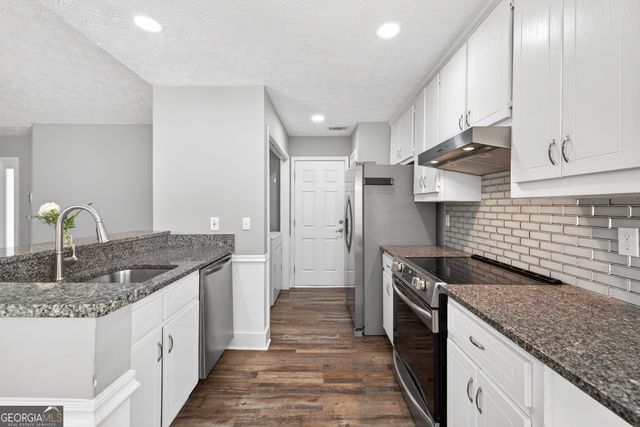 3962 Edgebrook Drive, Flowery Branch, GA 30542