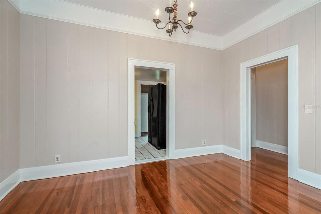 Image 12 of property listing at 4109 N SUWANEE AVENUE, Tampa, FL 33603