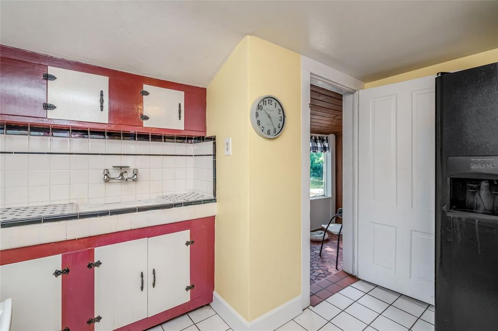Image 13 of property listing at 4109 N SUWANEE AVENUE, Tampa, FL 33603