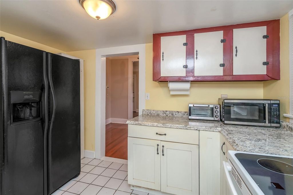 Image 14 of property listing at 4109 N SUWANEE AVENUE, Tampa, FL 33603