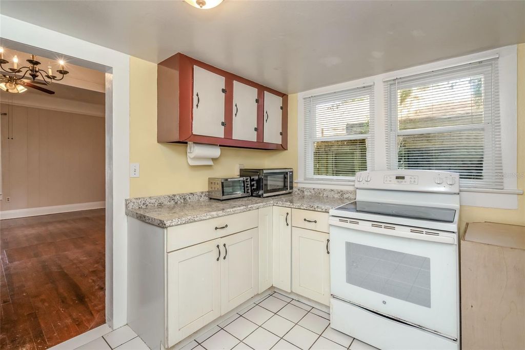 Image 16 of property listing at 4109 N SUWANEE AVENUE, Tampa, FL 33603