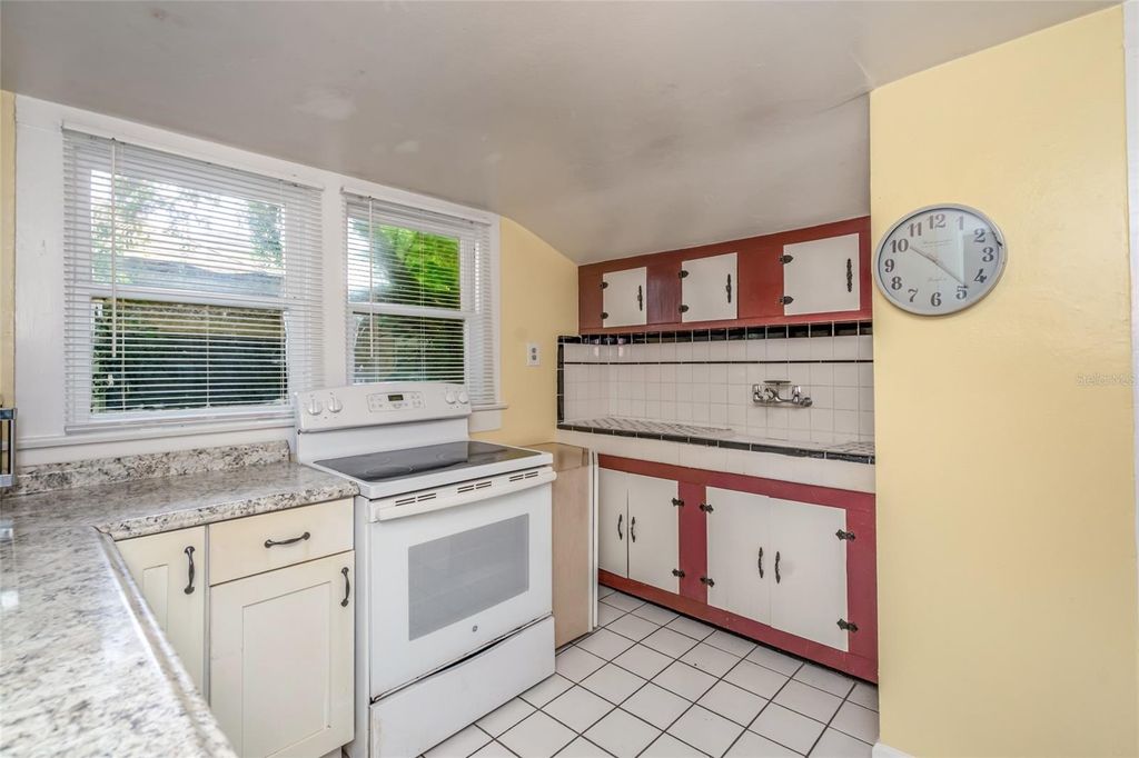 Image 17 of property listing at 4109 N SUWANEE AVENUE, Tampa, FL 33603