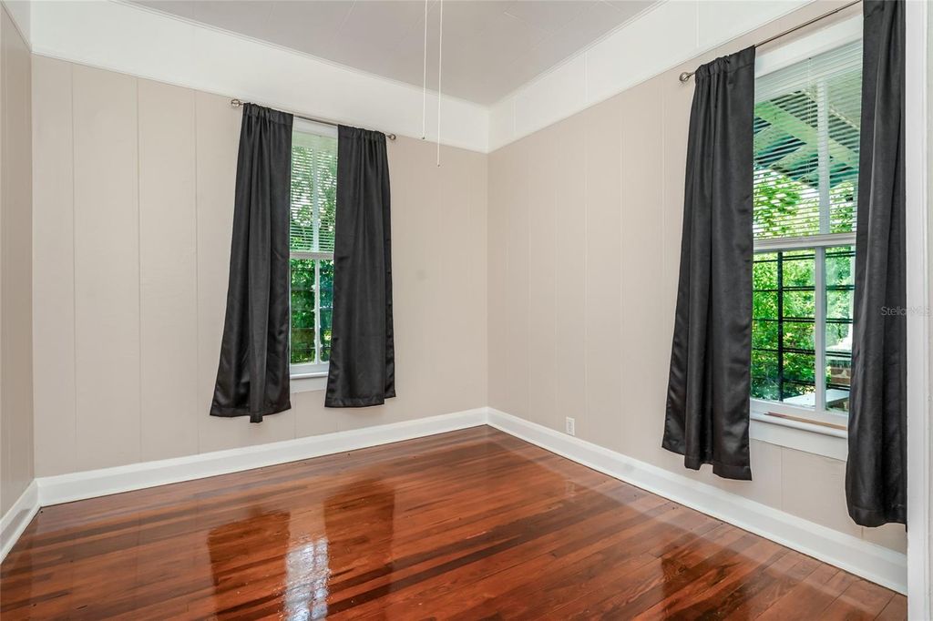 Image 22 of property listing at 4109 N SUWANEE AVENUE, Tampa, FL 33603