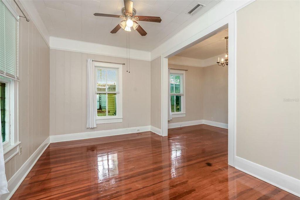 Image 25 of property listing at 4109 N SUWANEE AVENUE, Tampa, FL 33603