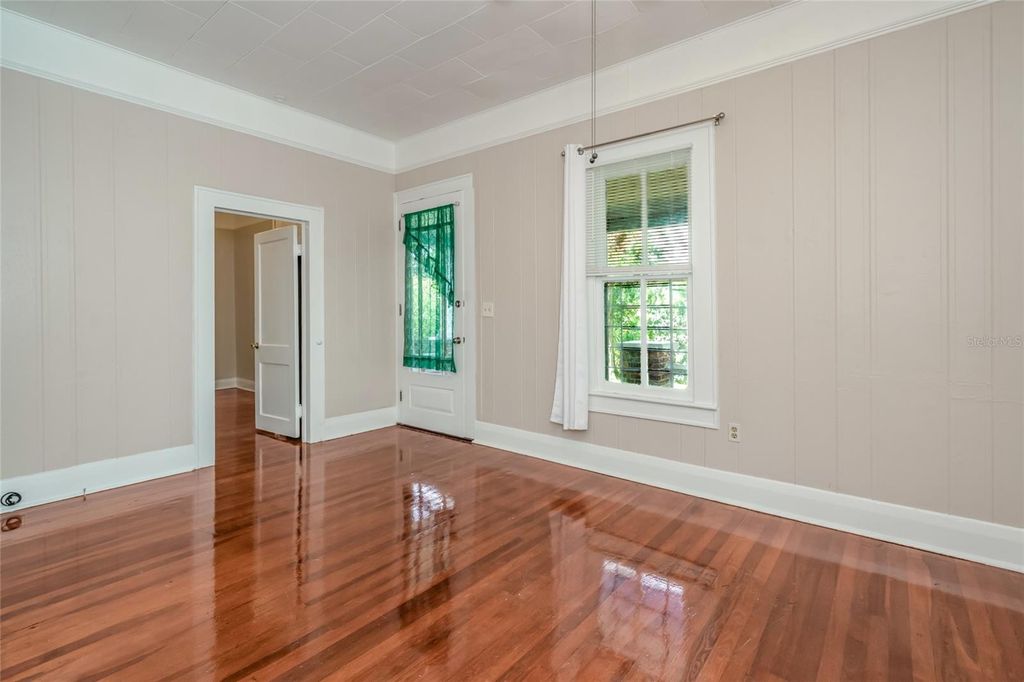 Image 26 of property listing at 4109 N SUWANEE AVENUE, Tampa, FL 33603