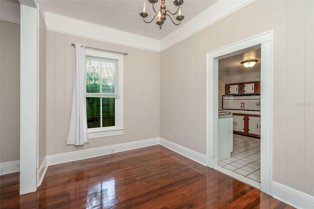 Image 27 of property listing at 4109 N SUWANEE AVENUE, Tampa, FL 33603