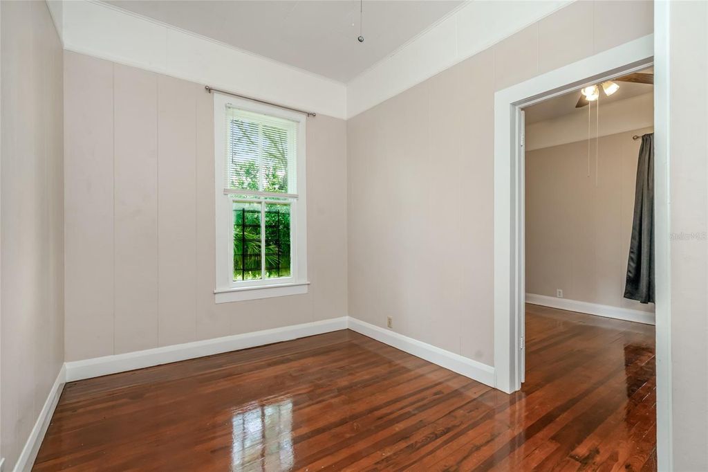 Image 28 of property listing at 4109 N SUWANEE AVENUE, Tampa, FL 33603