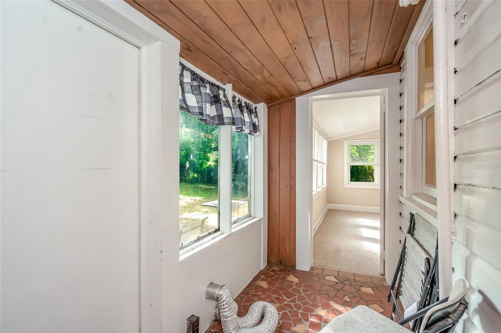 Image 30 of property listing at 4109 N SUWANEE AVENUE, Tampa, FL 33603