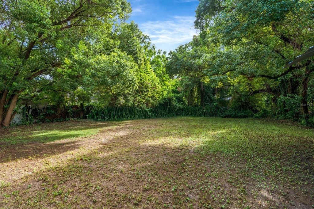 Image 4 of property listing at 4109 N SUWANEE AVENUE, Tampa, FL 33603