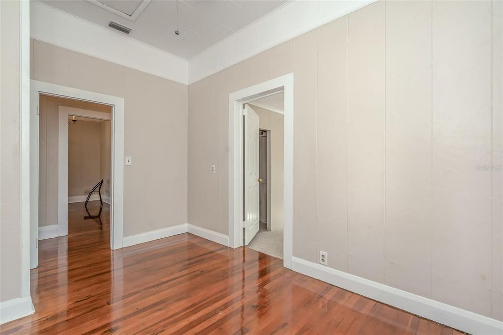 Image 31 of property listing at 4109 N SUWANEE AVENUE, Tampa, FL 33603
