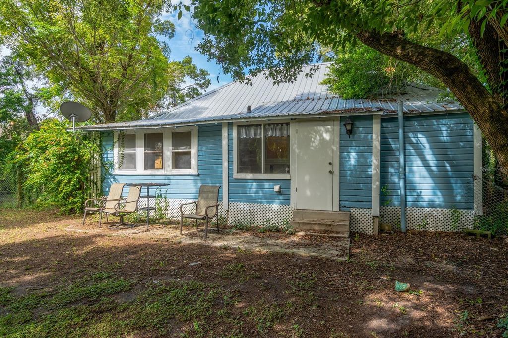 Image 33 of property listing at 4109 N SUWANEE AVENUE, Tampa, FL 33603