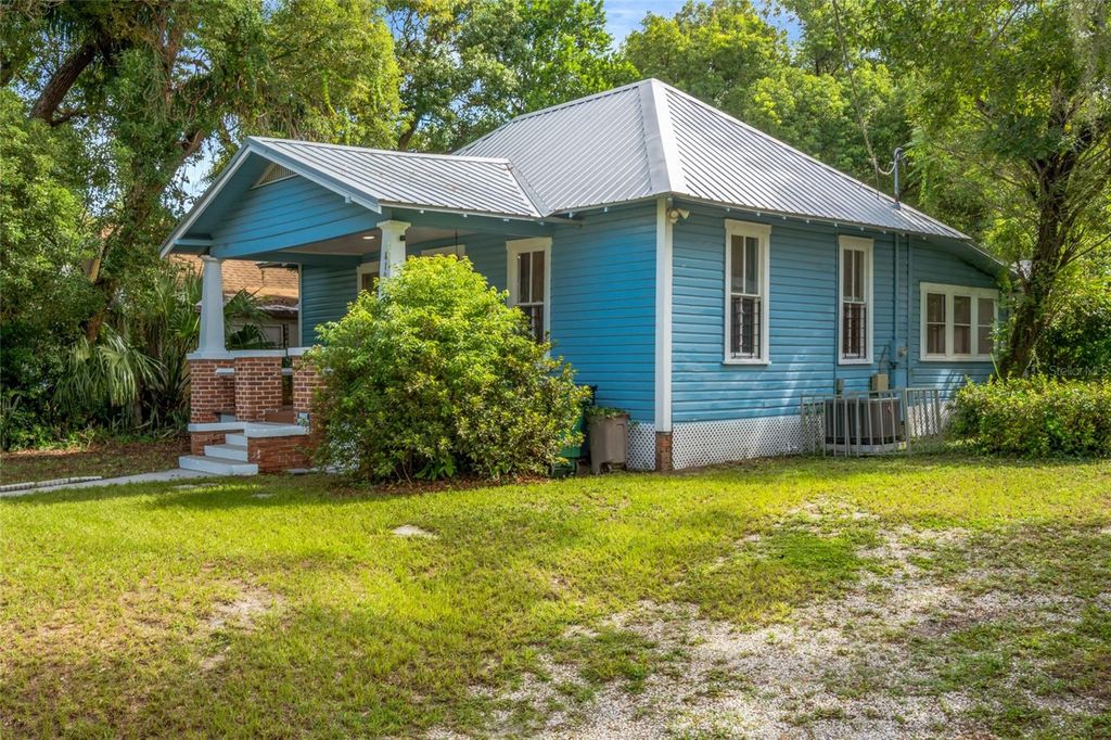 Image 34 of property listing at 4109 N SUWANEE AVENUE, Tampa, FL 33603
