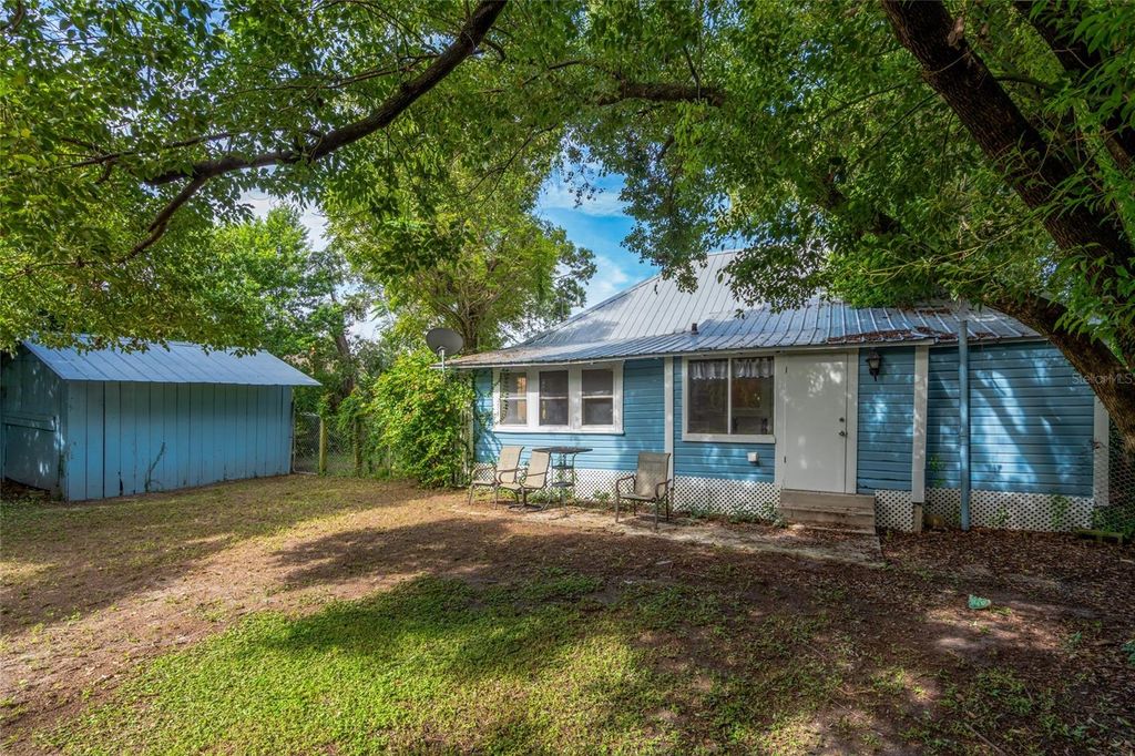 Image 35 of property listing at 4109 N SUWANEE AVENUE, Tampa, FL 33603