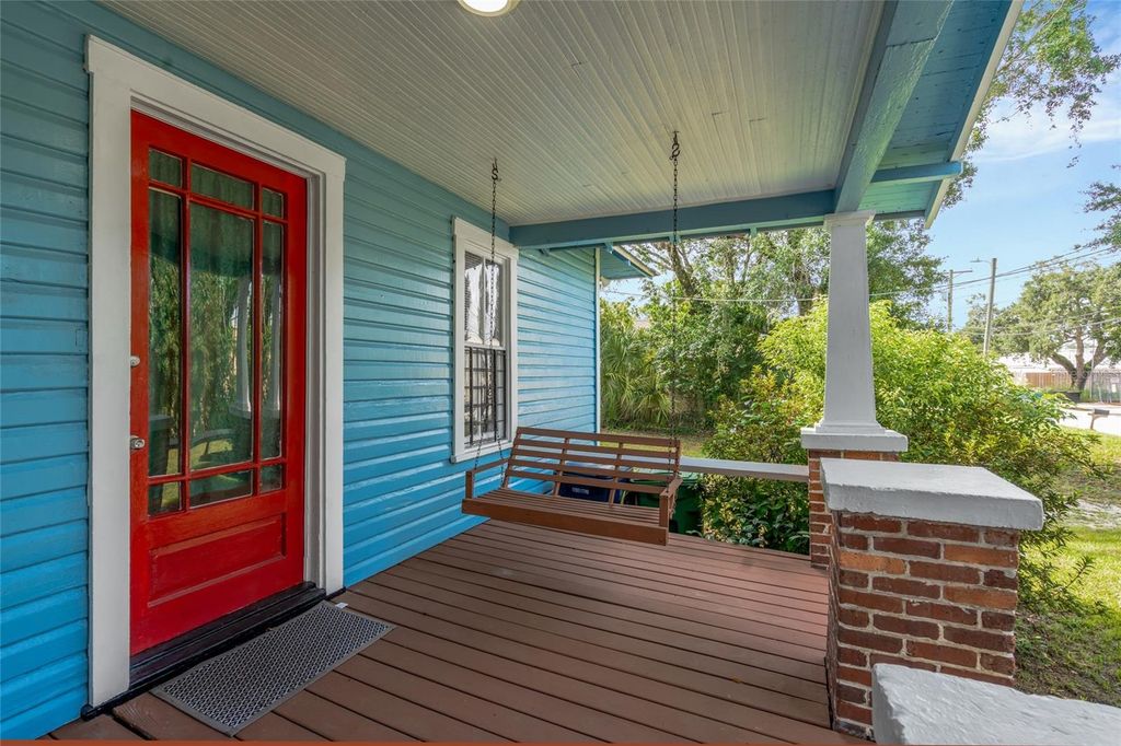Image 38 of property listing at 4109 N SUWANEE AVENUE, Tampa, FL 33603