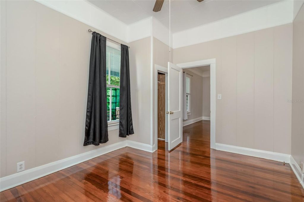 Image 10 of property listing at 4109 N SUWANEE AVENUE, Tampa, FL 33603