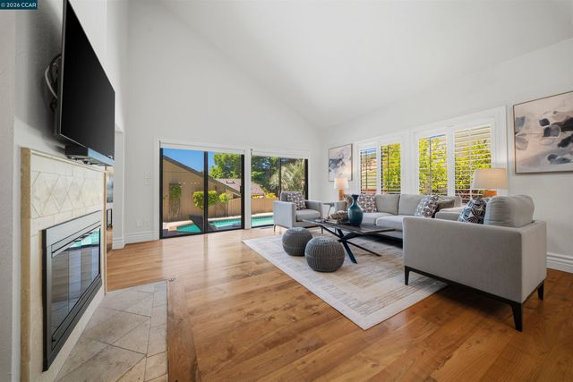 951 Redwood Dr, Danville, CA 94506