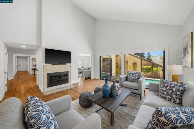 951 Redwood Dr, Danville, CA 94506