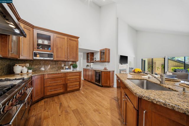 951 Redwood Dr, Danville, CA 94506