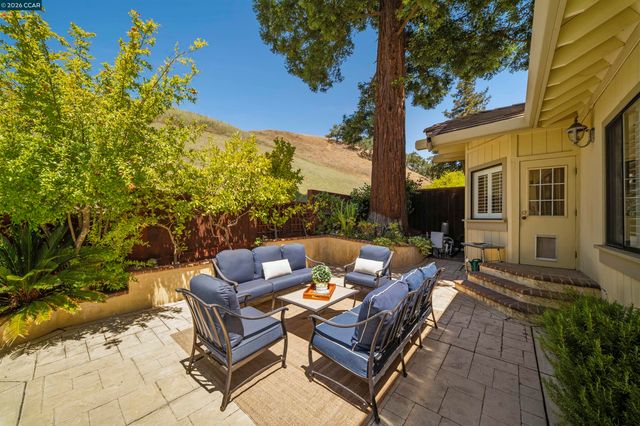 951 Redwood Dr, Danville, CA 94506