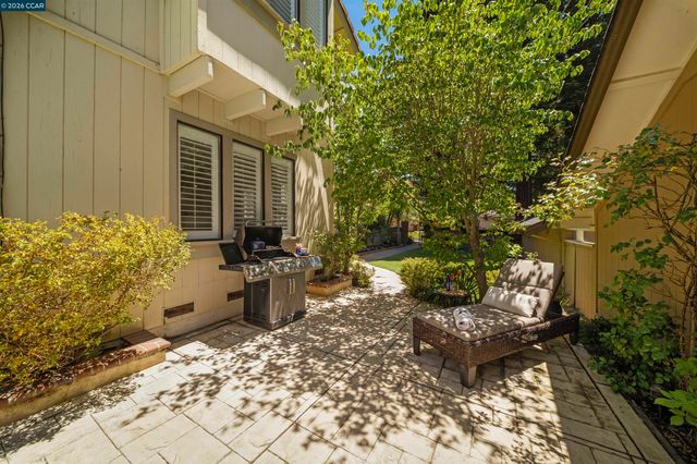 951 Redwood Dr, Danville, CA 94506