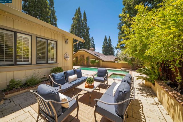 951 Redwood Dr, Danville, CA 94506