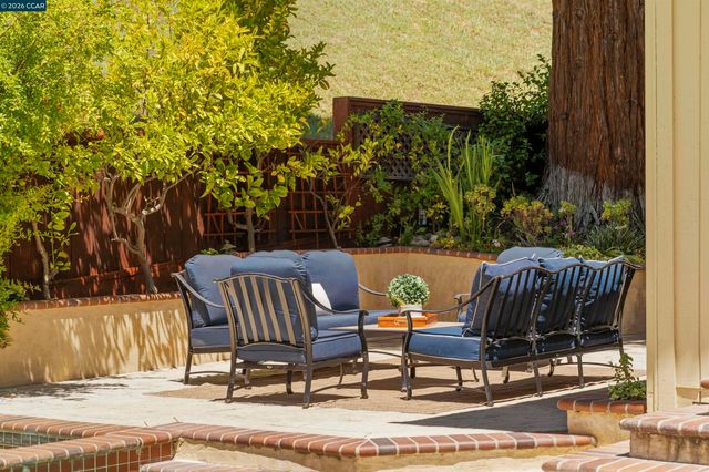 951 Redwood Dr, Danville, CA 94506