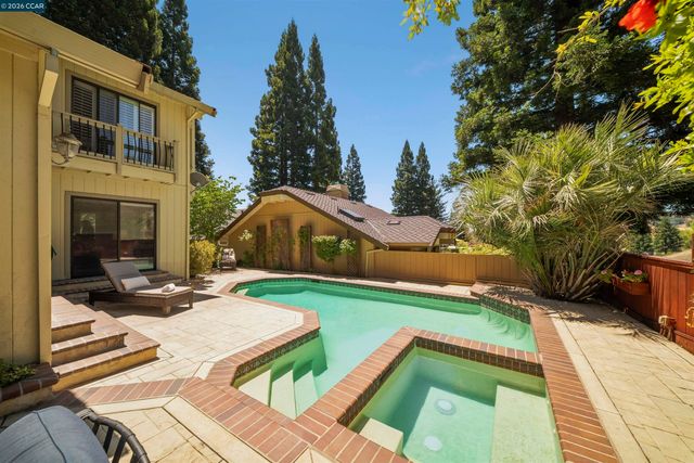 951 Redwood Dr, Danville, CA 94506
