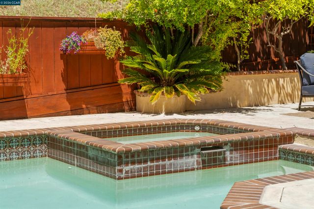 951 Redwood Dr, Danville, CA 94506