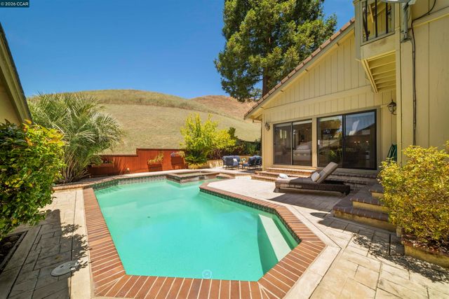 951 Redwood Dr, Danville, CA 94506