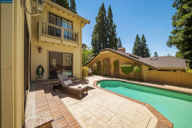 951 Redwood Dr, Danville, CA 94506