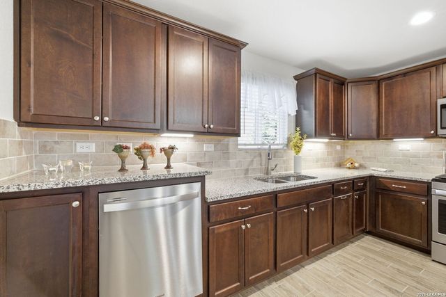 3326 BLOSSOM ROW, San Antonio, TX 78253
