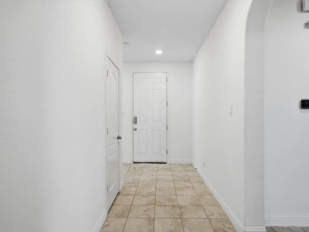 10236 Fox Springs Drive, Fort Worth, TX 76131 — photo 5