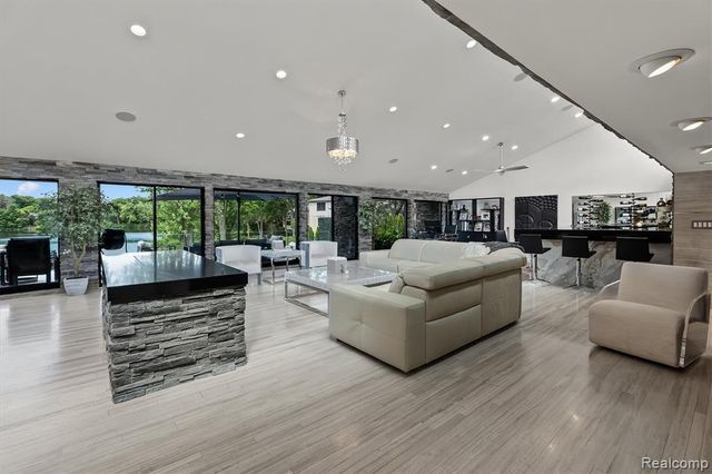 5116 W Bloomfield Lake Road, West Bloomfield, MI 48323