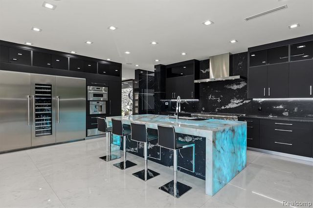 5116 W Bloomfield Lake Road, West Bloomfield, MI 48323