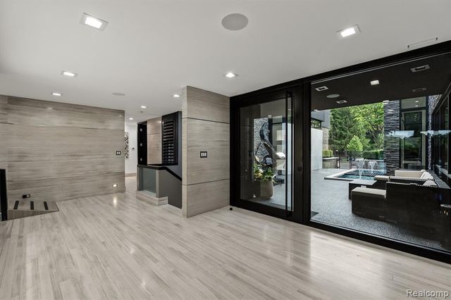 5116 W Bloomfield Lake Road, West Bloomfield, MI 48323