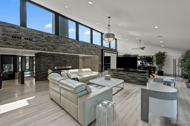 5116 W Bloomfield Lake Road, West Bloomfield, MI 48323