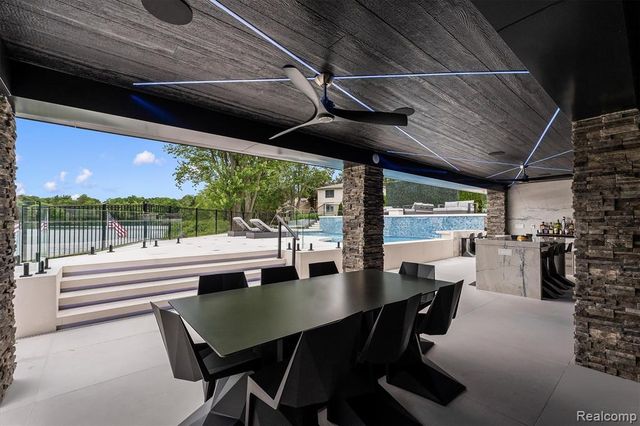 5116 W Bloomfield Lake Road, West Bloomfield, MI 48323